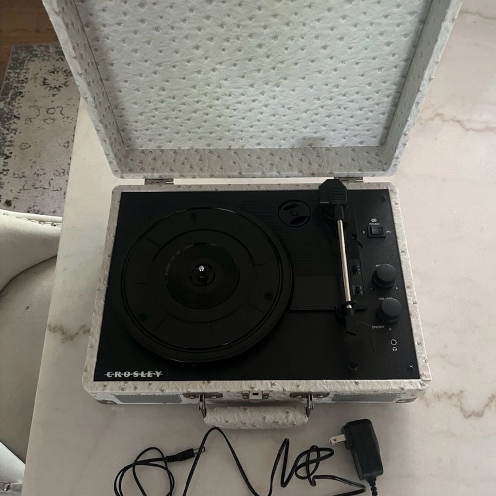 Crosley Black and White Portable Turntable